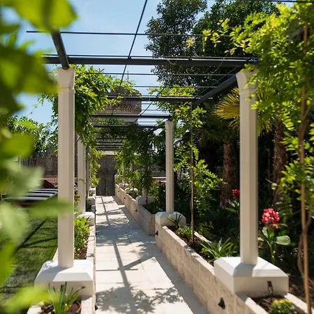 Heritage Spindler By Duhomes